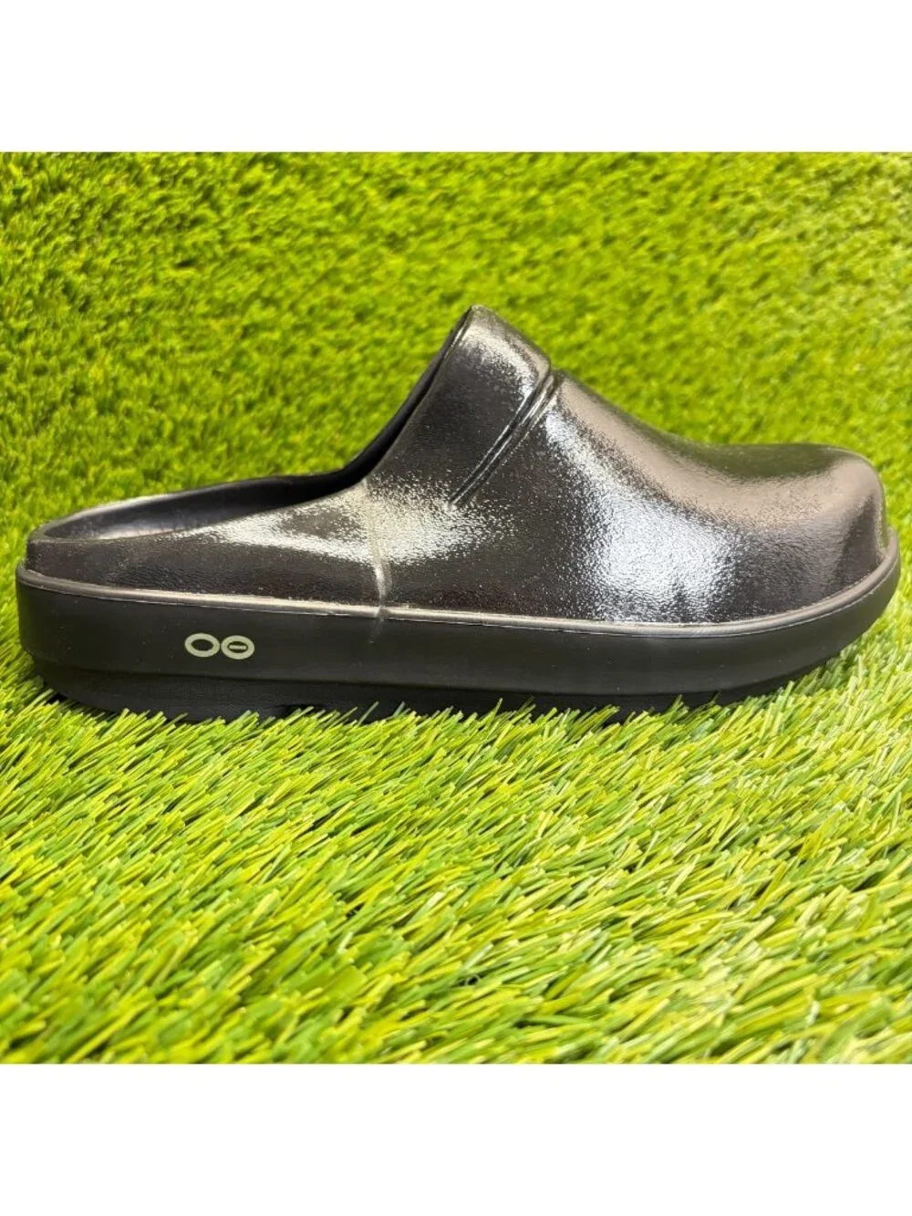 Oofos OOcloog Luxe Womens Size 9 Black Casual Classic Slip On Recovery Shoes
